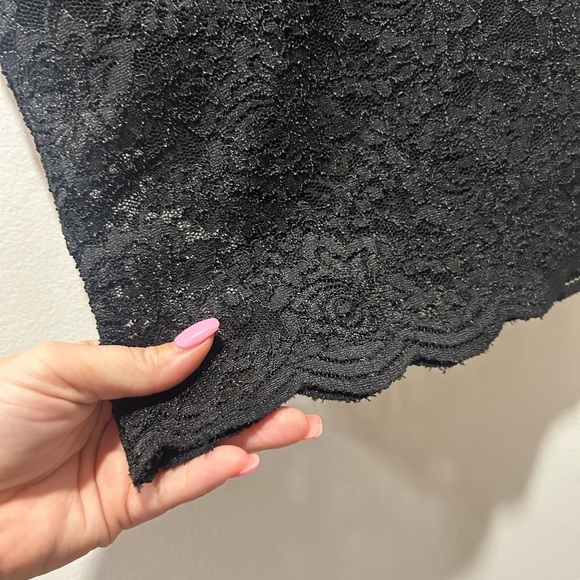 FOREVER 21 size L black pencil skirt, floral lace overlay and silky liner - Picture 2 of 5